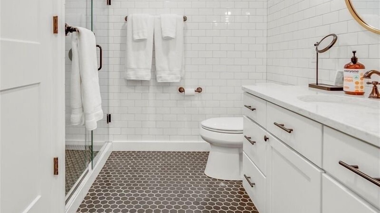 Photo of Bathroom in Linden Hills