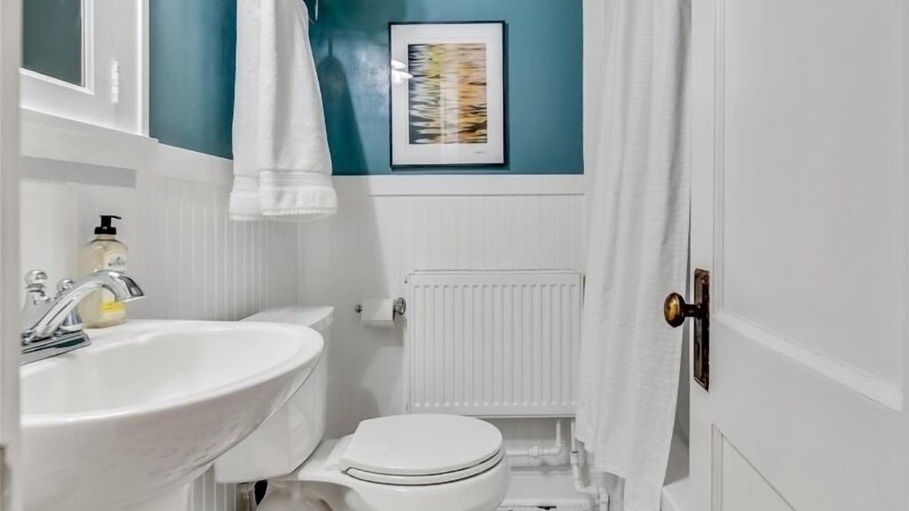 Photo of Bathroom in Linden Hills