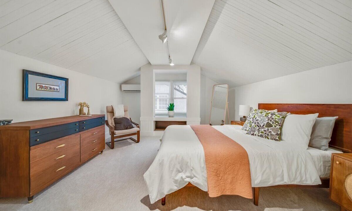 Photo of Bedroom in Linden Hills