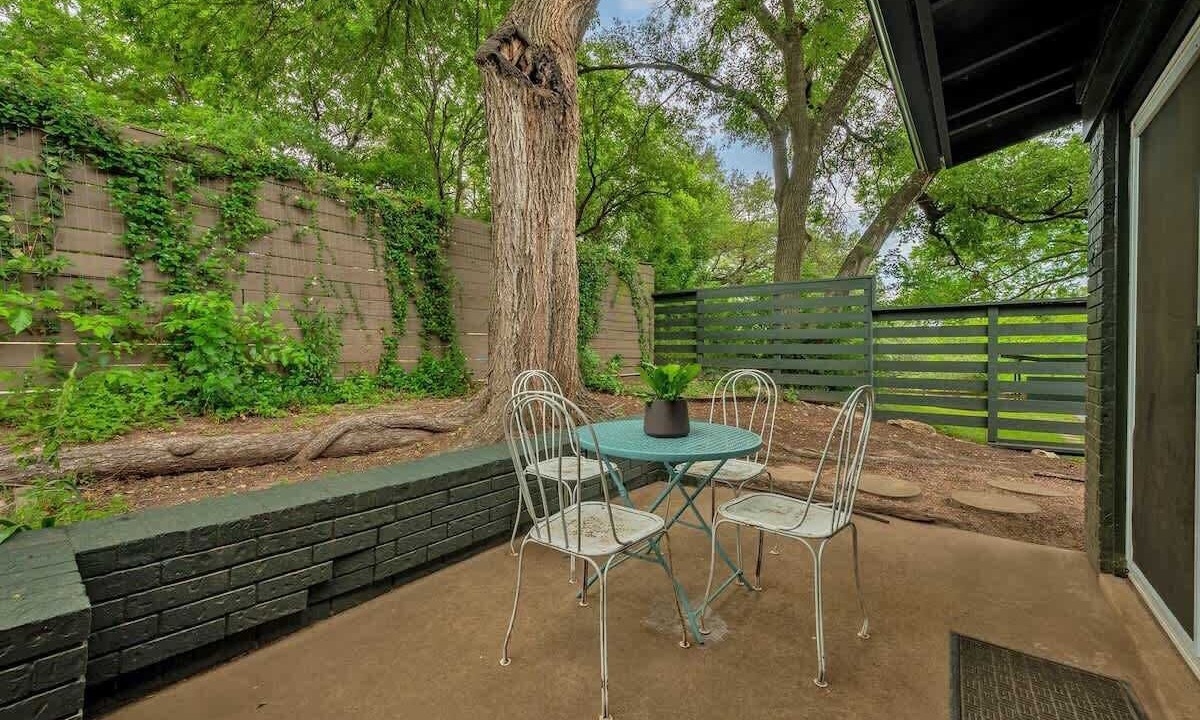 Photo of Outdoor in South River City
