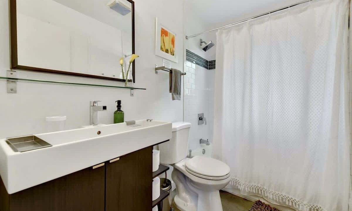 Photo of Bathroom in South River City