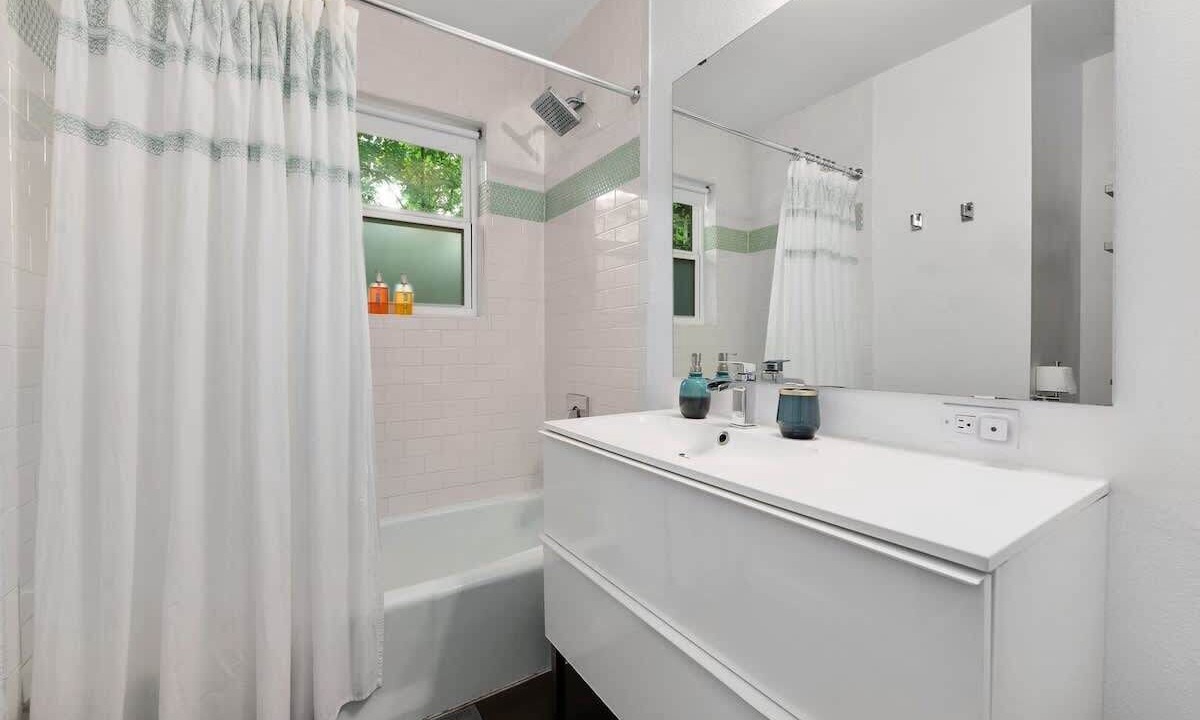 Photo of Bathroom in South River City