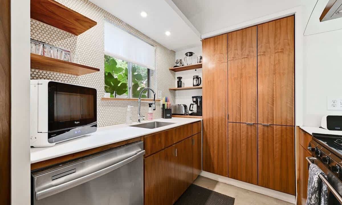 Photo of Kitchen in South River City