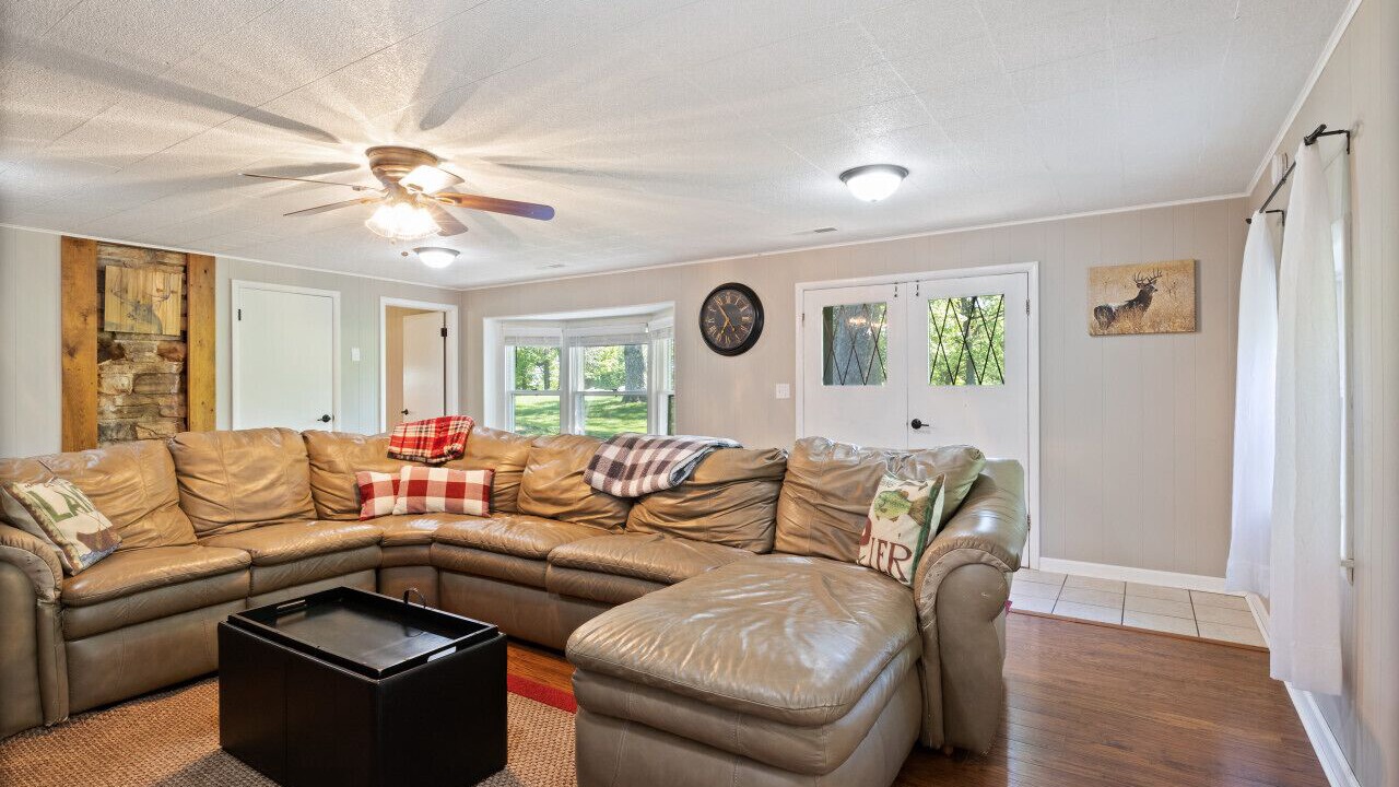 Photo of Livingroom in Camdenton