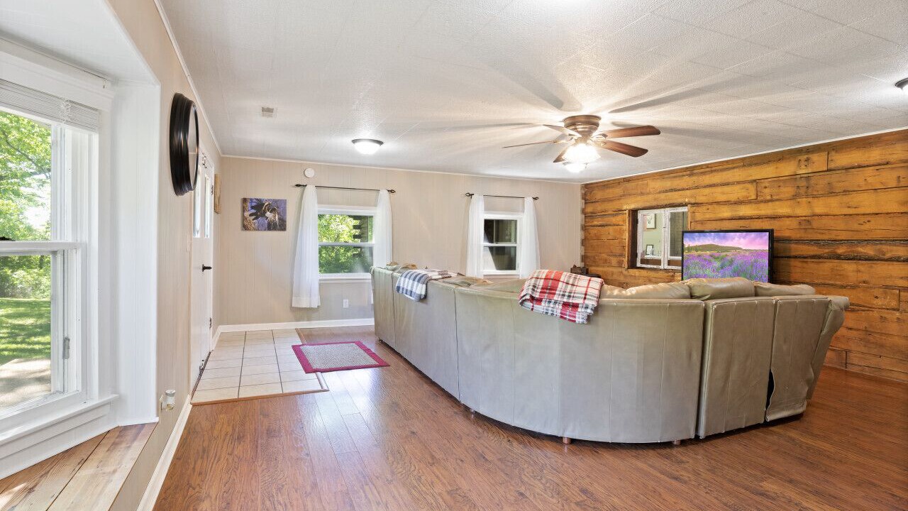 Photo of Bedroom in Camdenton