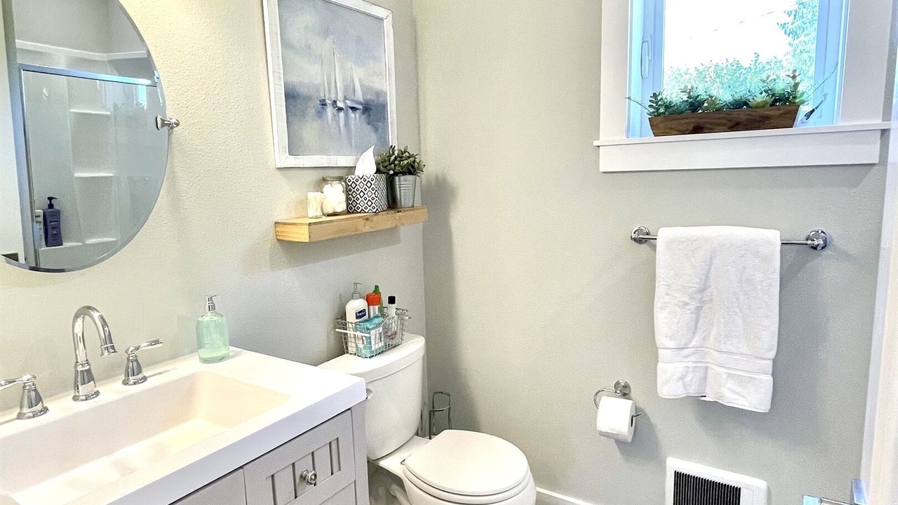 Photo of Bathroom in The Bowl of Edmonds