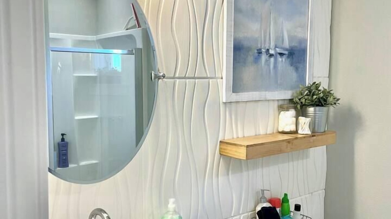 Photo of Bathroom in The Bowl of Edmonds