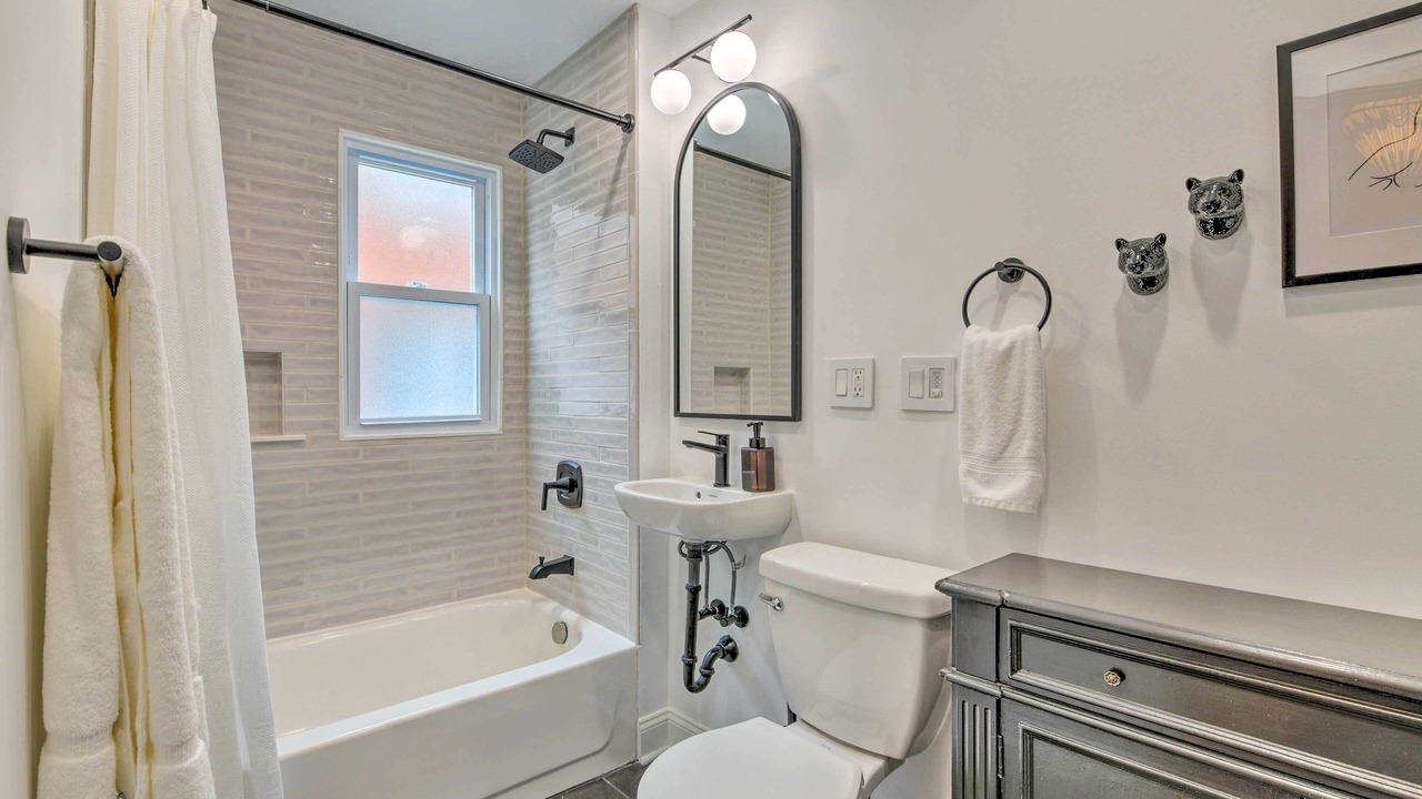 Photo of Bathroom in Oak Park