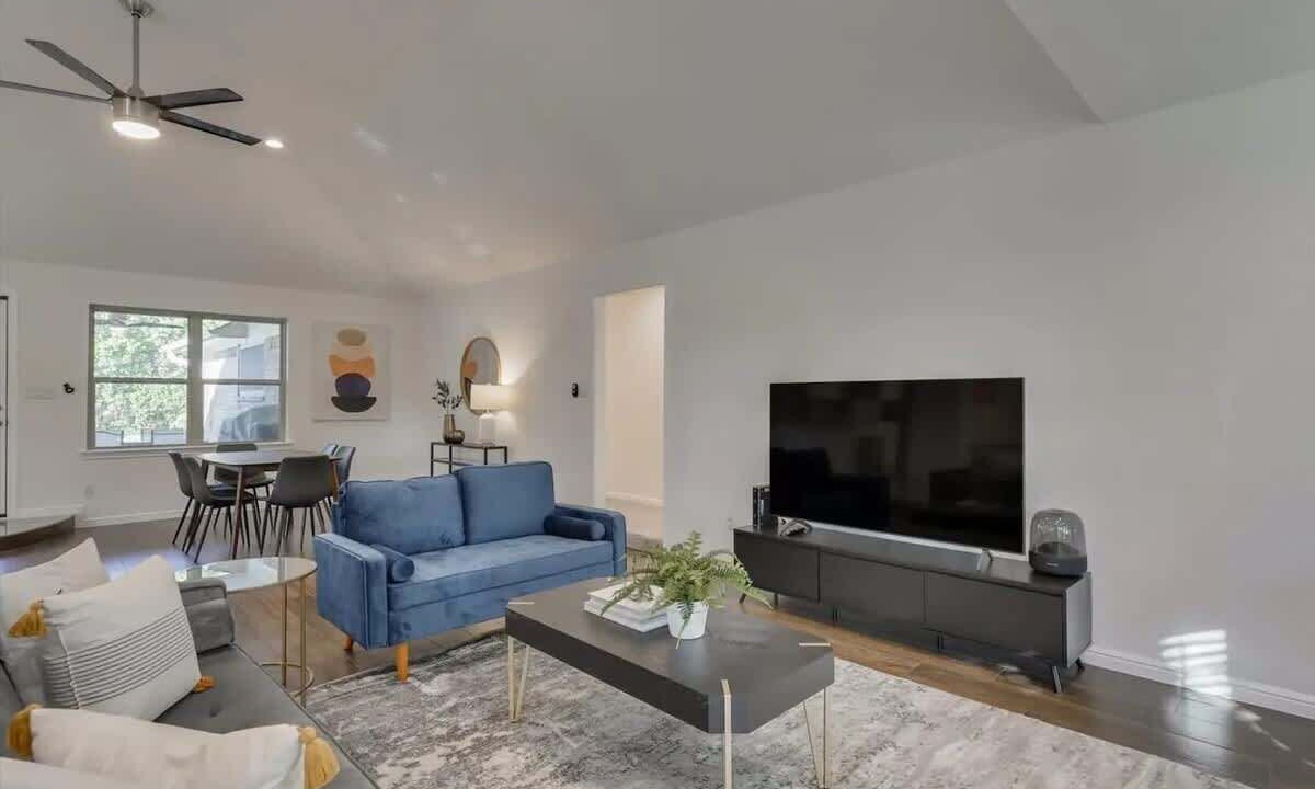 Photo of Livingroom in Grand Prairie