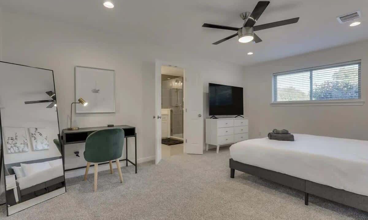 Photo of Bedroom in Grand Prairie