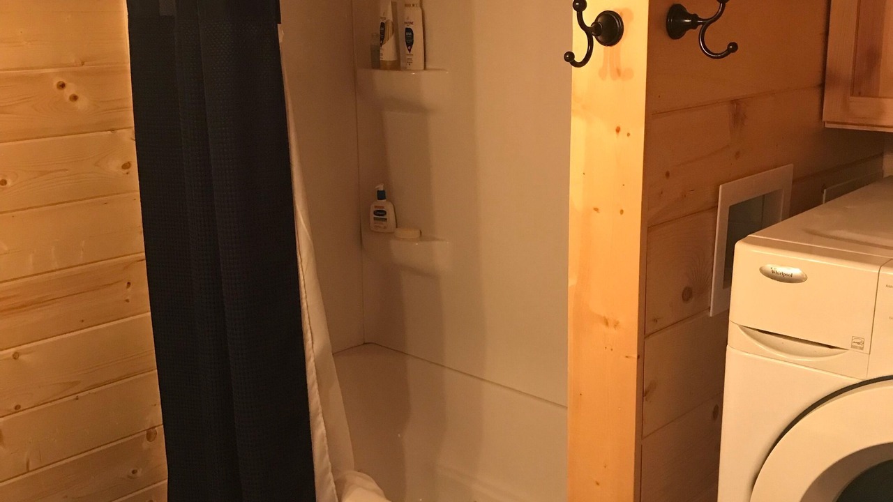 Photo of Bathroom in Linn Valley