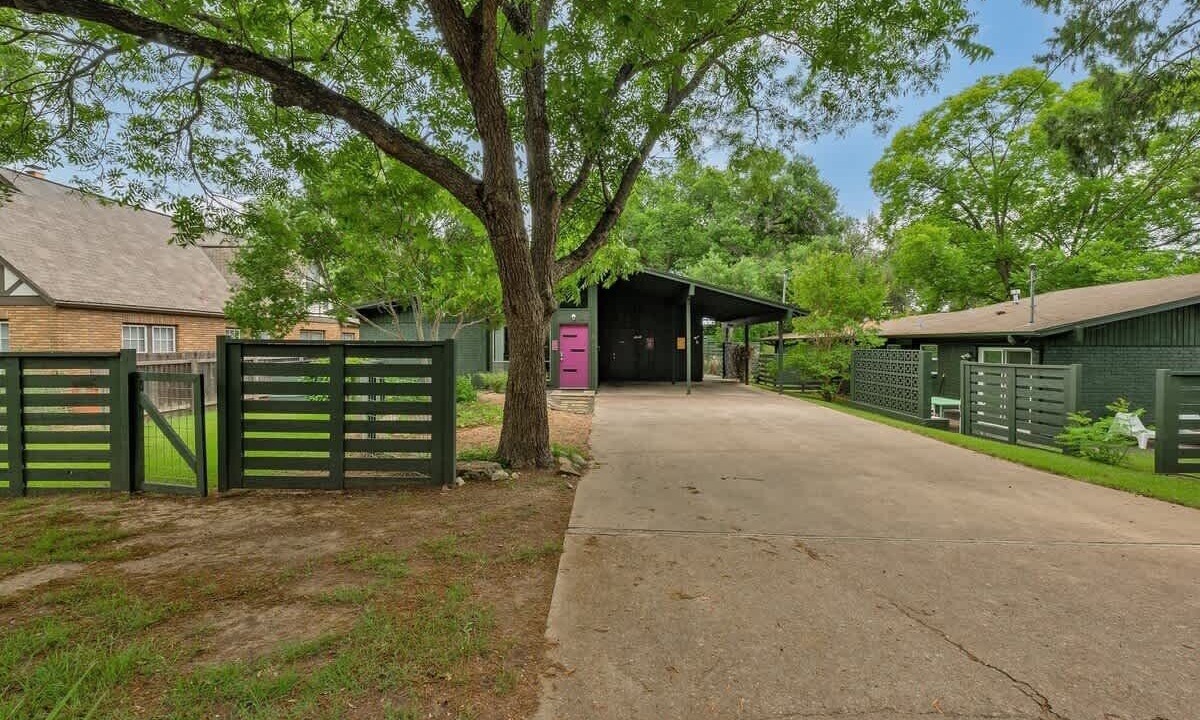 Photo of Outdoor in South River City