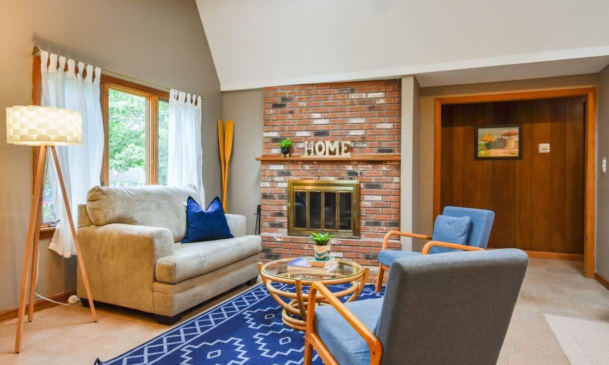 Photo of Livingroom in Marstons Mills