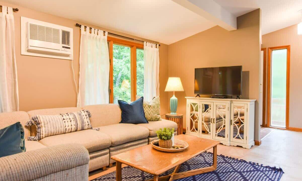 Photo of Livingroom in Marstons Mills