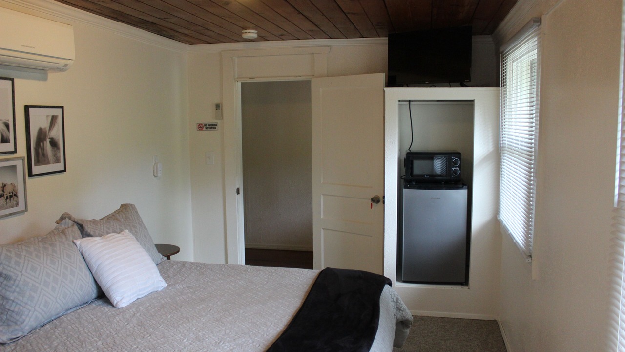 Photo of Bedroom in Roseburg