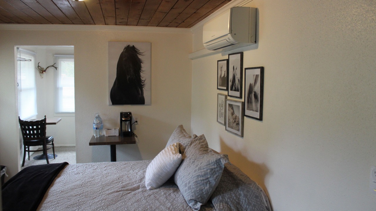 Photo of Bedroom in Roseburg