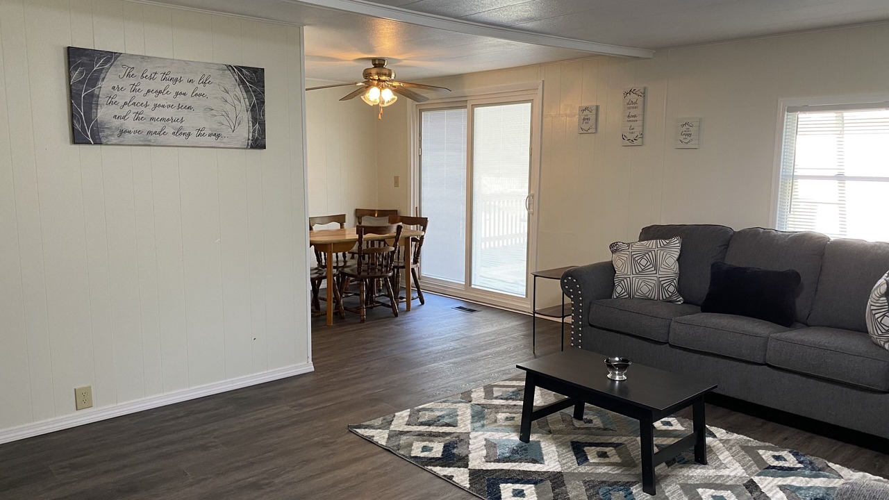 Photo of Livingroom in Warren