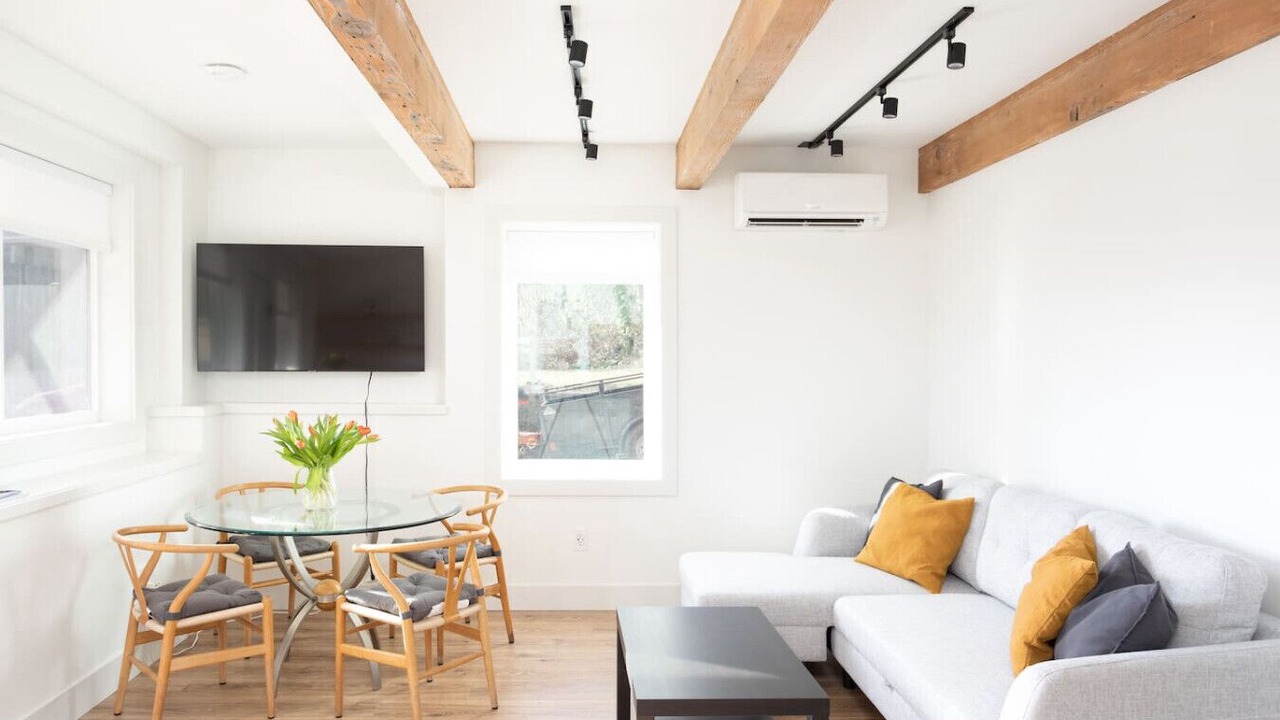 Photo of Livingroom in Northeast Bellevue