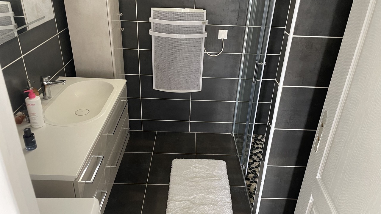 Photo of Bathroom in Maintenon