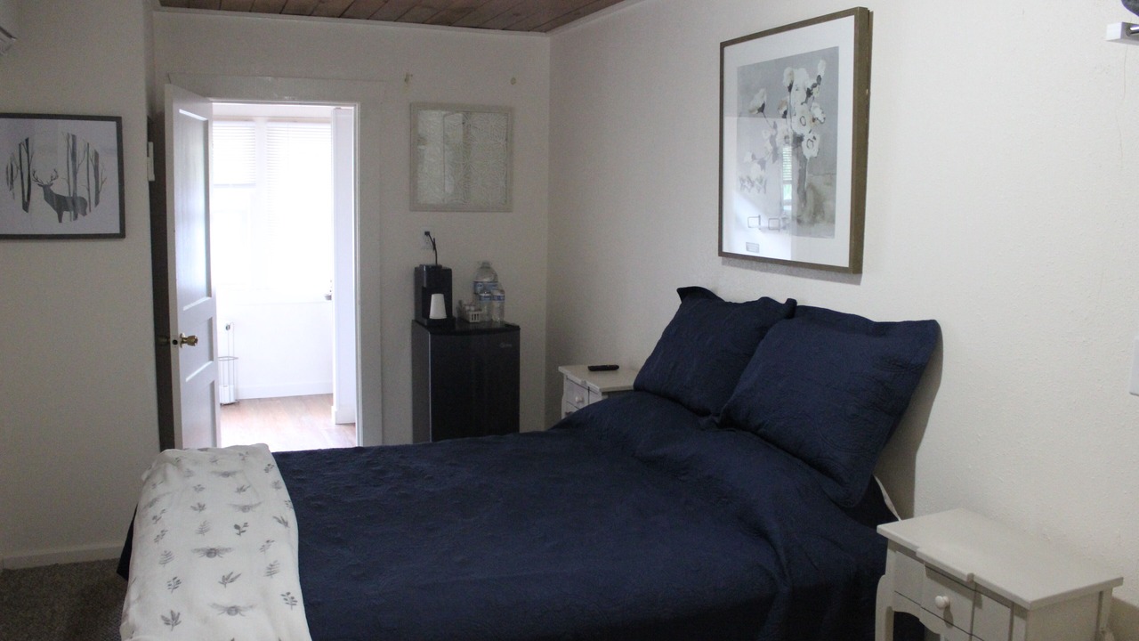 Photo of Bedroom in Roseburg