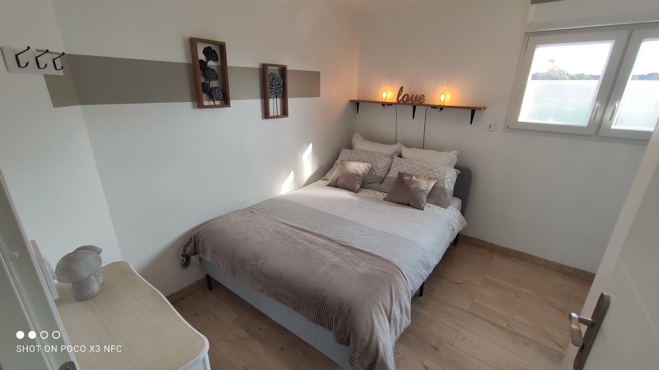 Photo of Bedroom in Hinges
