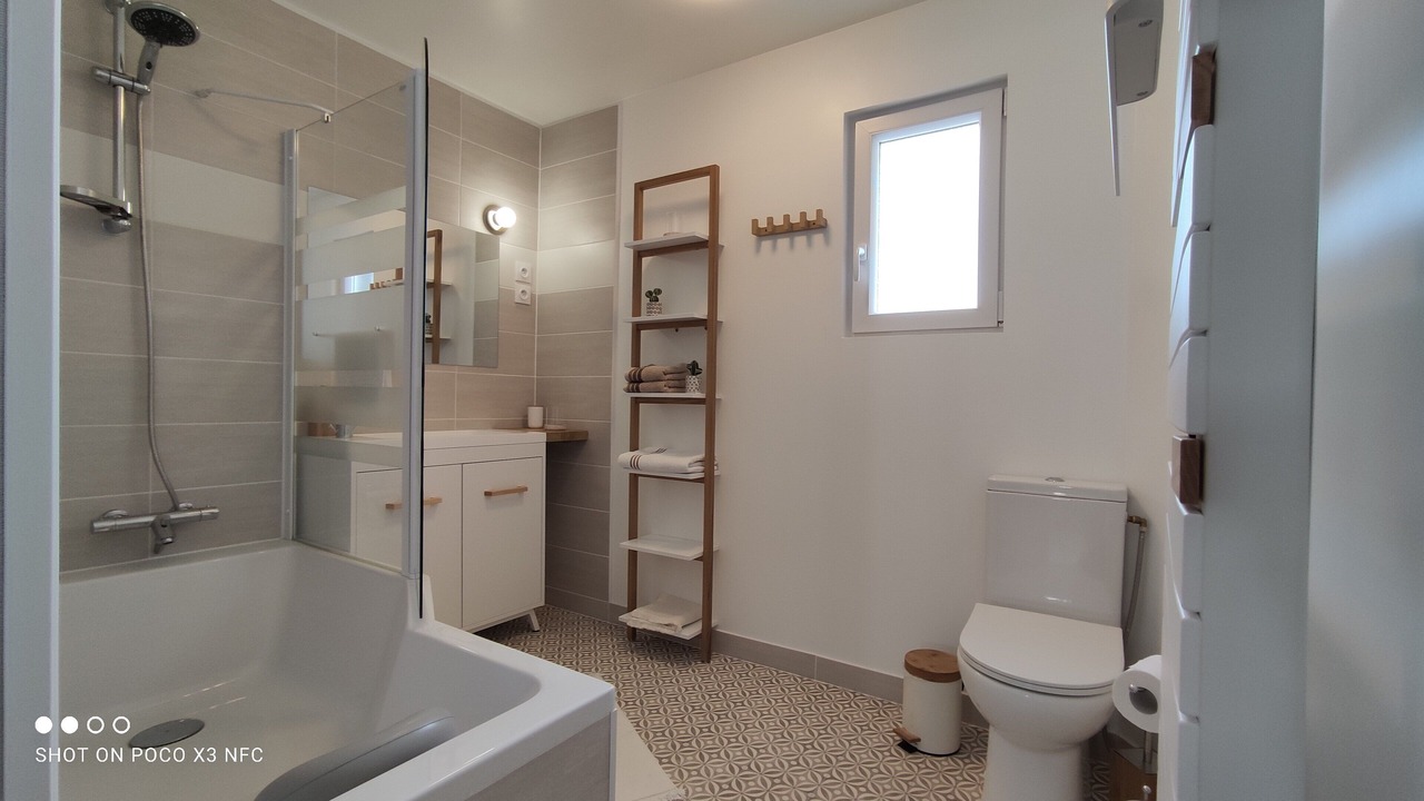 Photo of Bathroom in Hinges