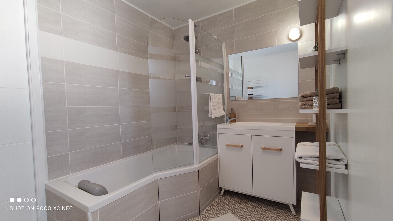 Photo of Bathroom in Hinges
