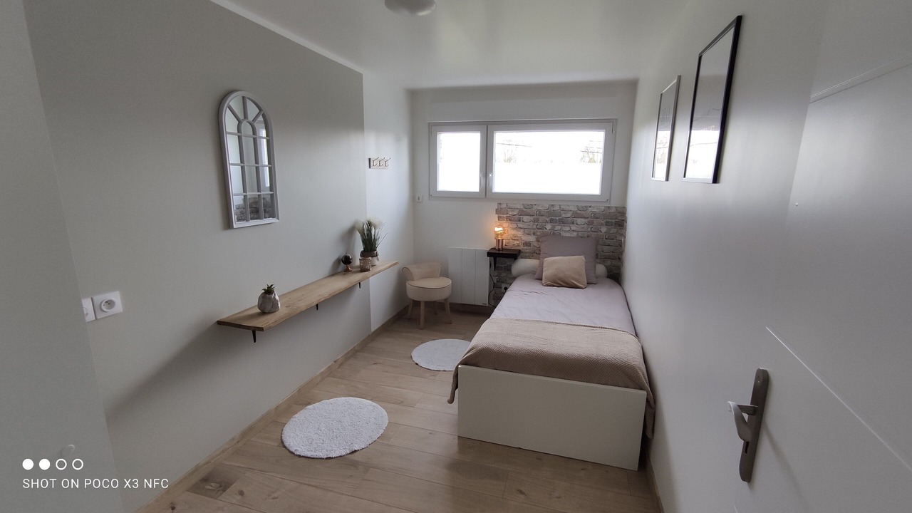 Photo of Bedroom in Hinges