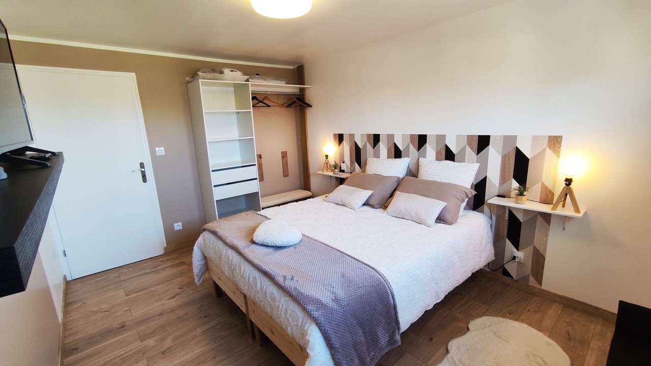 Photo of Bedroom in Hinges