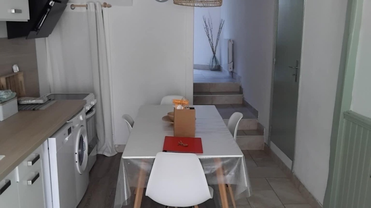 Photo of Others in Saurat