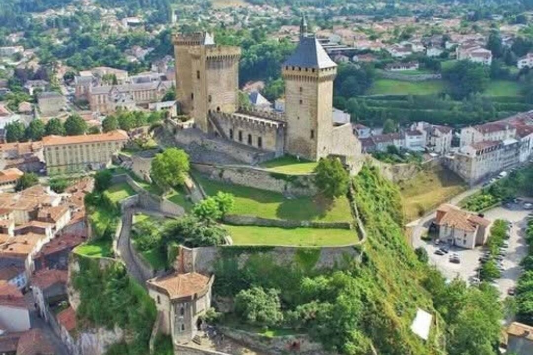 Photo of Others in Saurat