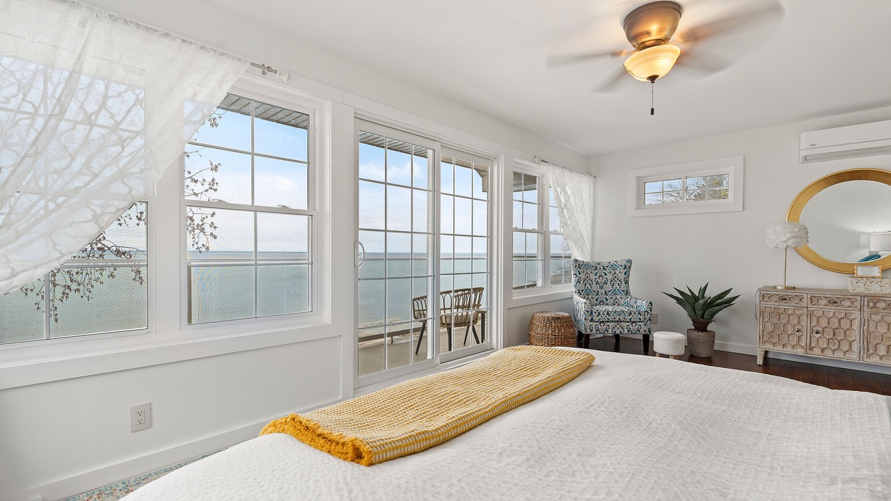 Photo of Bedroom in Crystal Beach