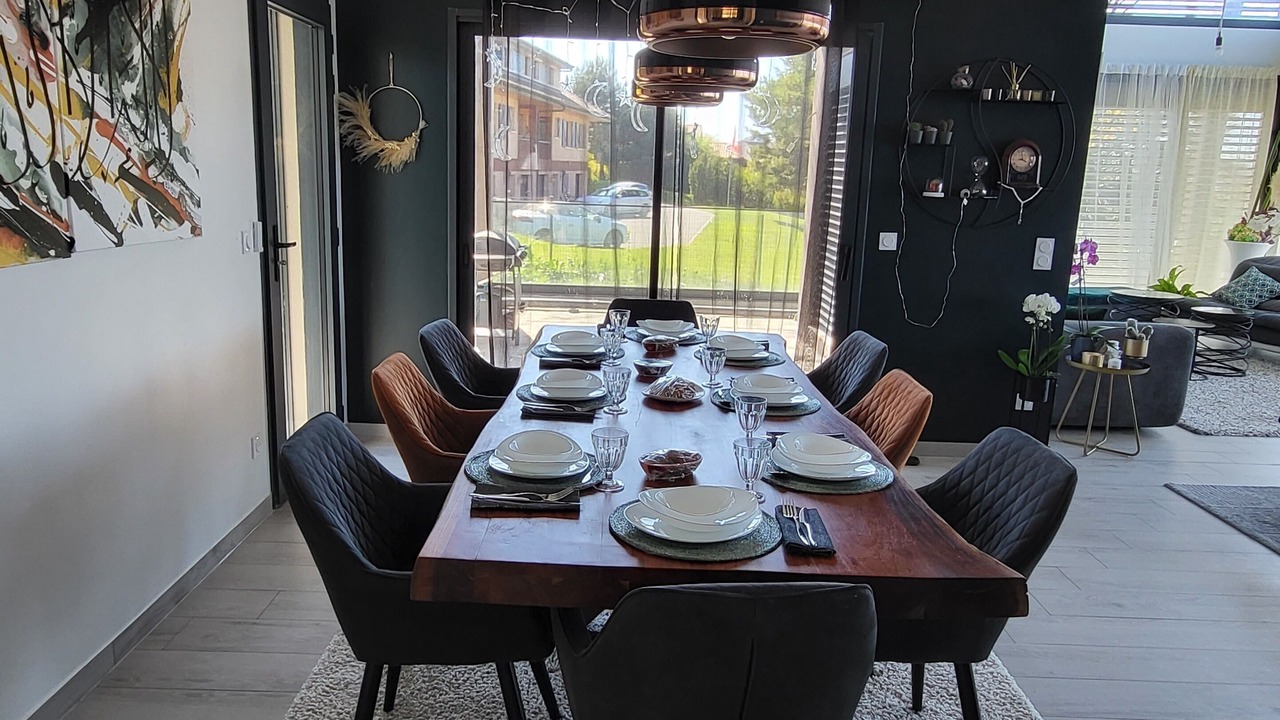 Photo of Others in Publier