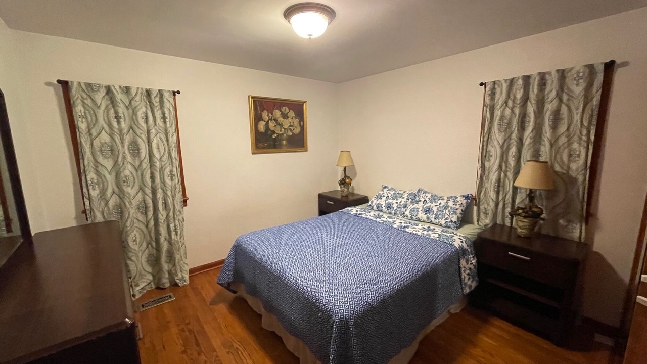 Photo of Bedroom in Budlong Woods