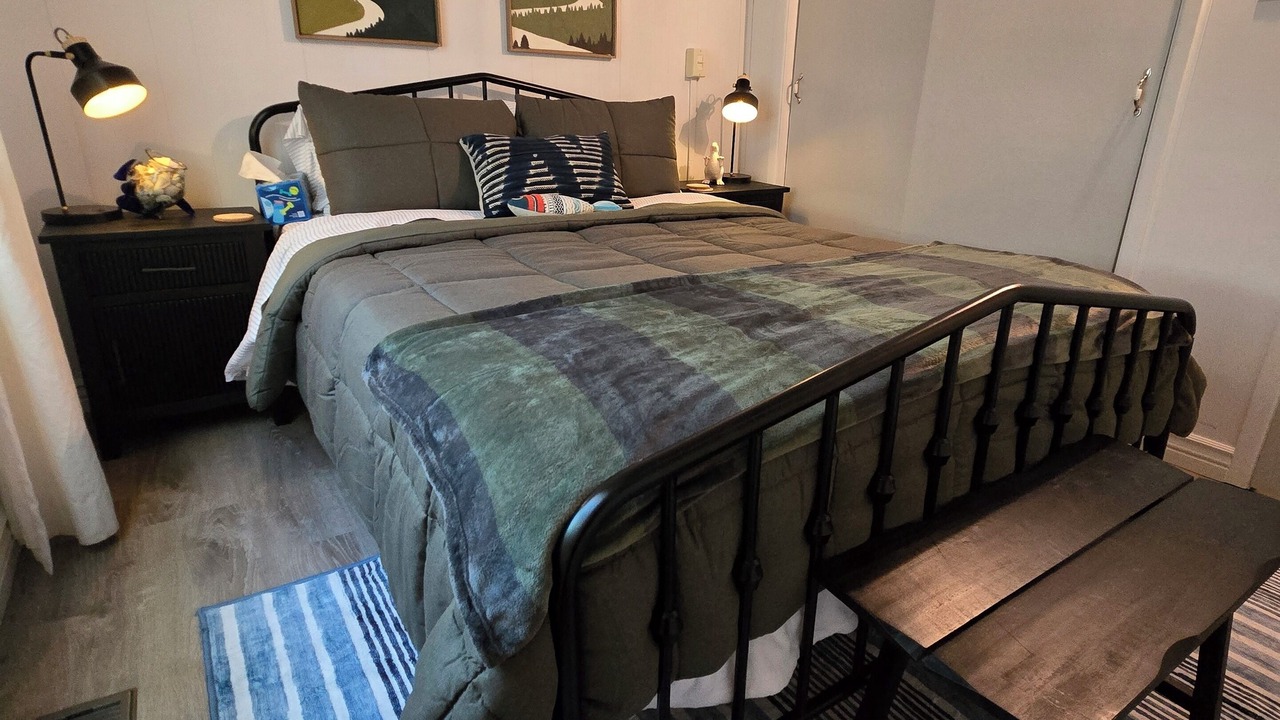 Photo of Bedroom in Navajo Dam