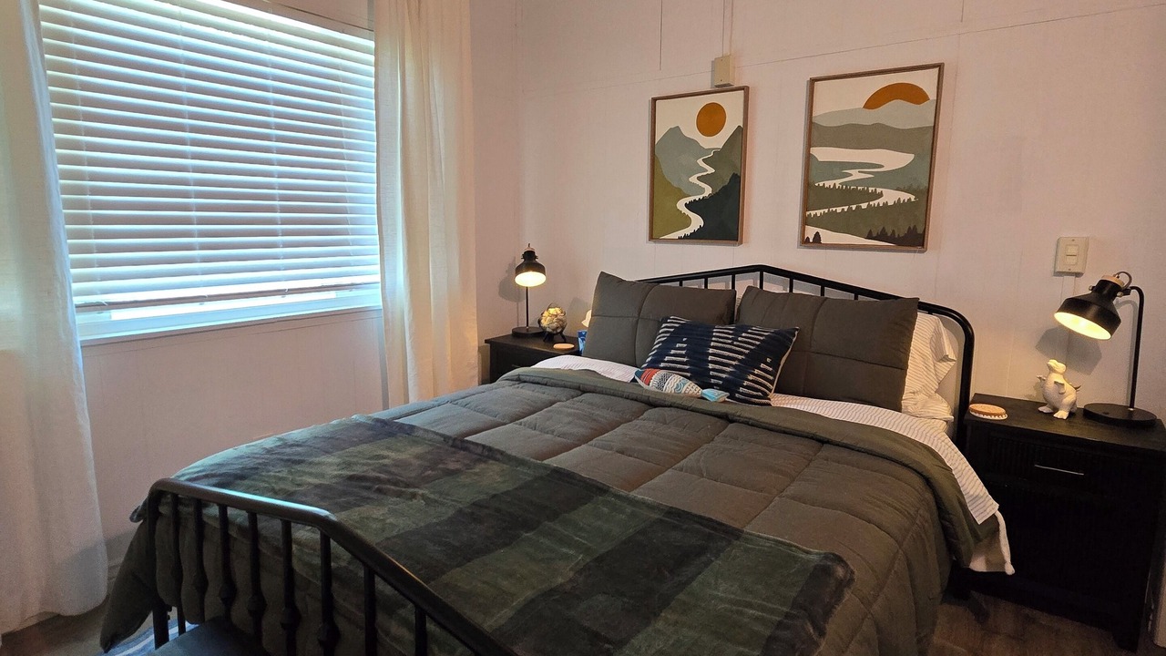 Photo of Bedroom in Navajo Dam