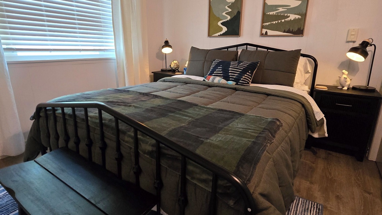 Photo of Bedroom in Navajo Dam
