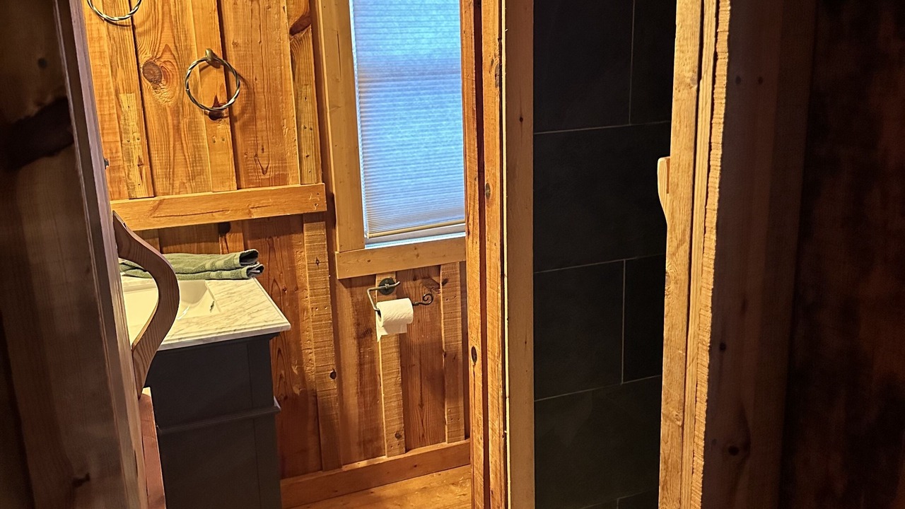 Photo of Bathroom in Lakemont
