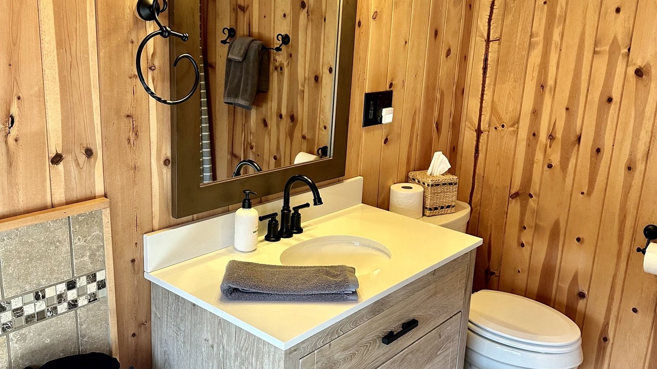 Photo of Bathroom in Lakemont