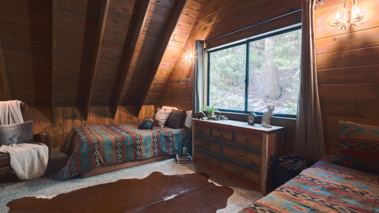 Photo of Bedroom in Crestline