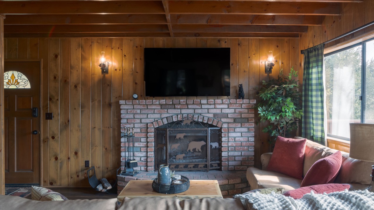 Photo of Livingroom in Crestline