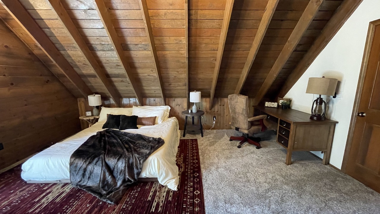 Photo of Bedroom in Crestline