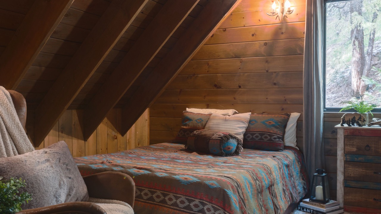 Photo of Bedroom in Crestline