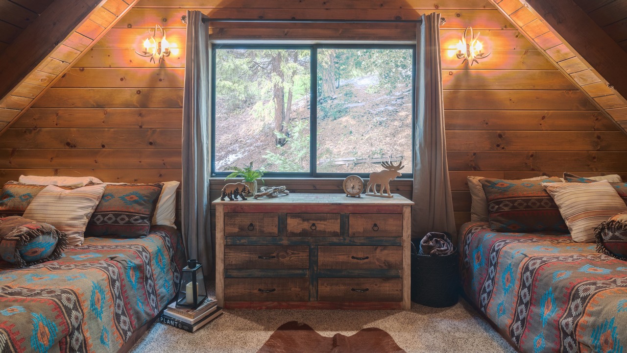 Photo of Bedroom in Crestline