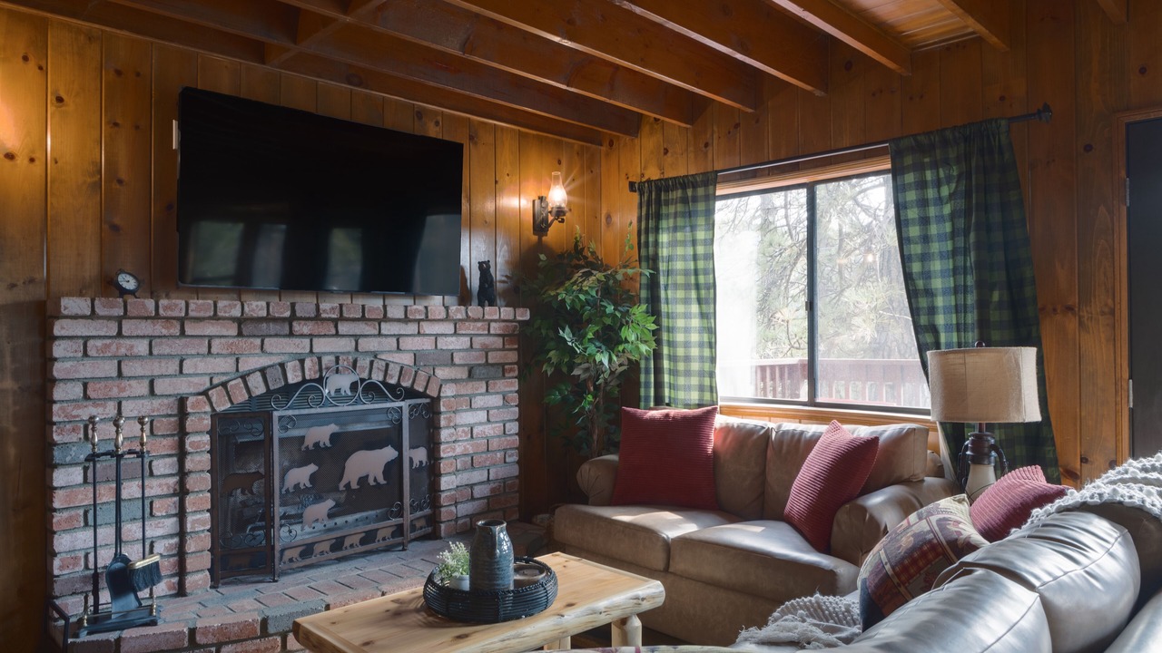 Photo of Livingroom in Crestline