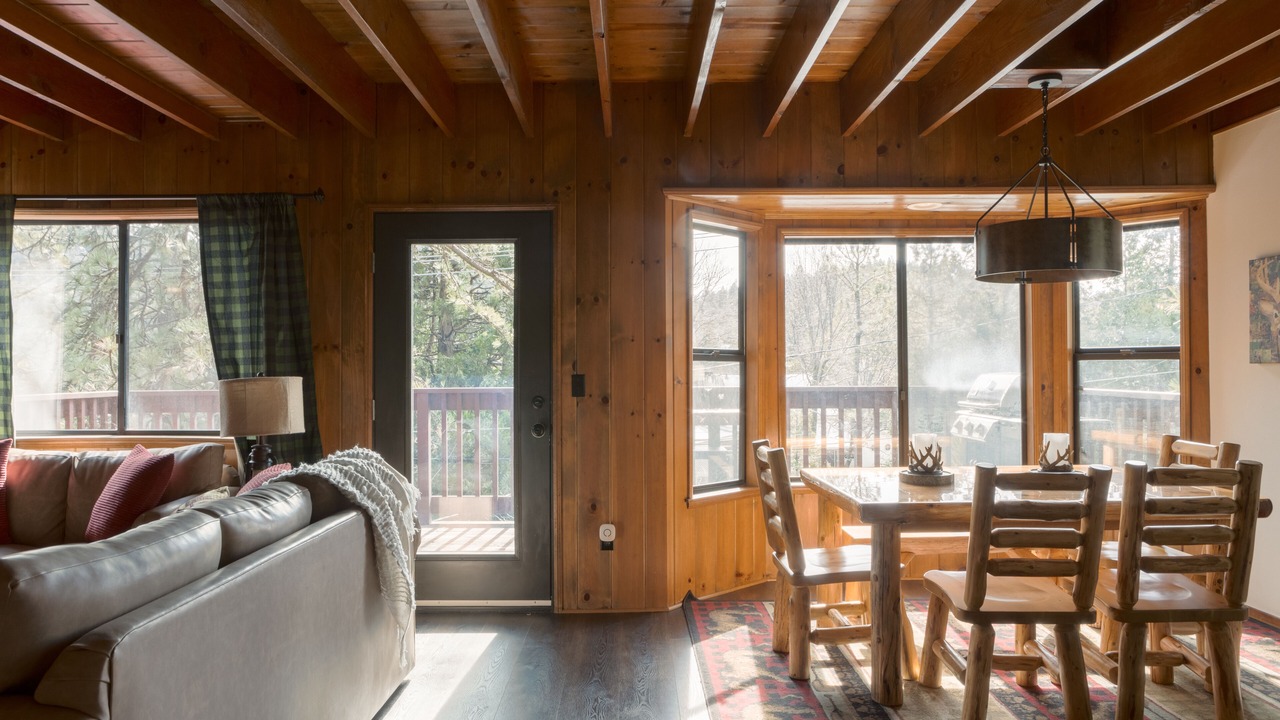 Photo of Livingroom in Crestline
