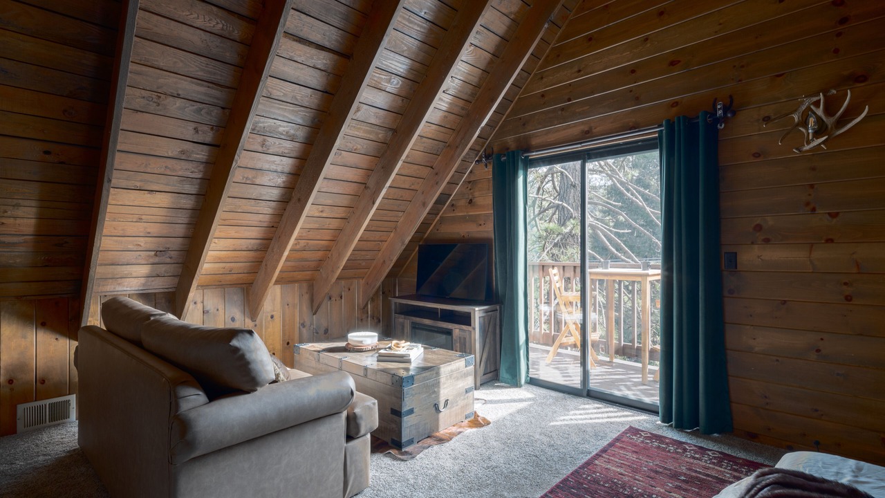 Photo of Livingroom in Crestline