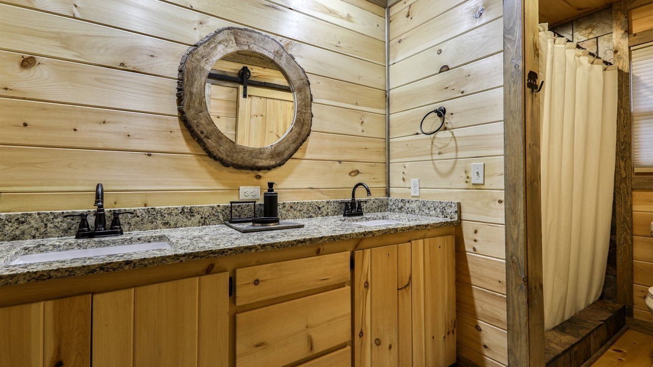 Photo of Bathroom in Cherry Log