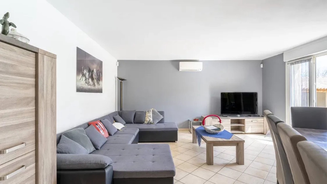 Photo of Livingroom in Saint-Laurent-La-Vernede