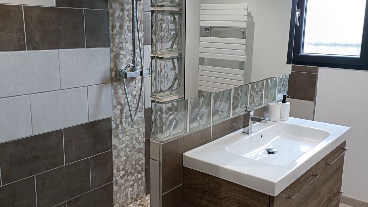 Photo of Bathroom in Bedarrides
